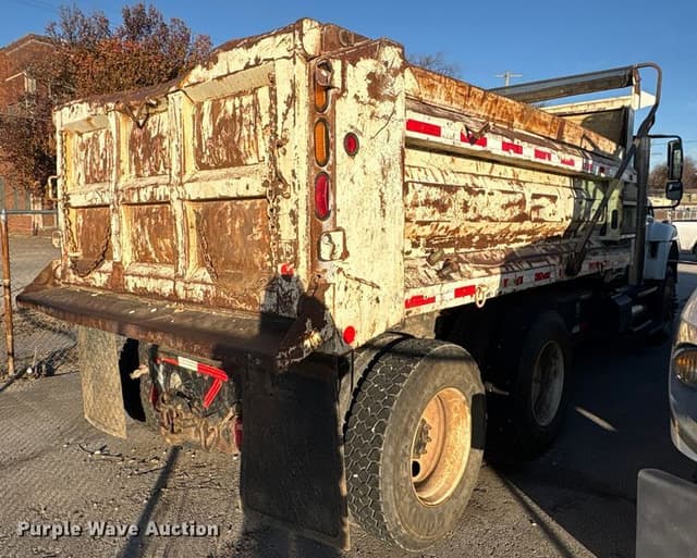 Image of International Workstar 7400 equipment image 3