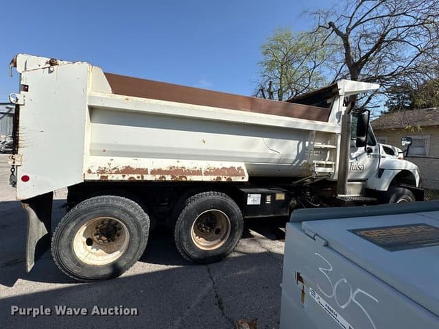 Image of International Workstar 7400 equipment image 3