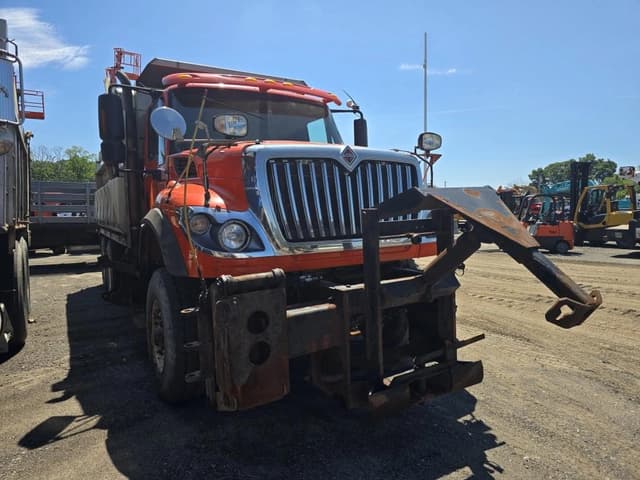 Image of International Workstar 7400 equipment image 3