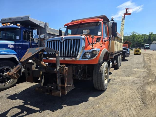 Image of International Workstar 7400 equipment image 1