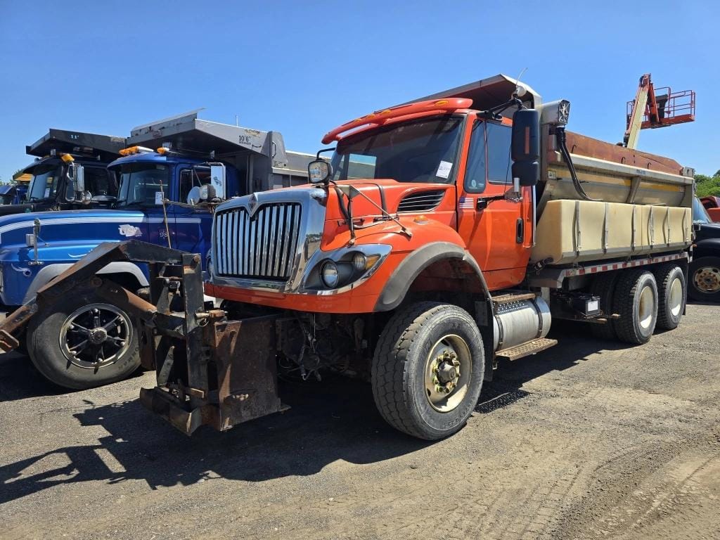 2011 International Workstar 7400 Equipment Image0