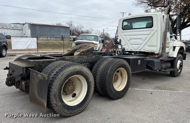 Image of International Workstar 7400 equipment image 4