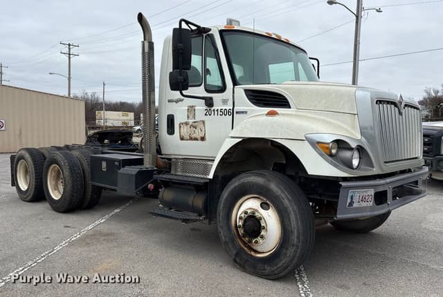 Image of International Workstar 7400 equipment image 2