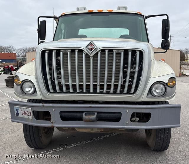 Image of International Workstar 7400 equipment image 1