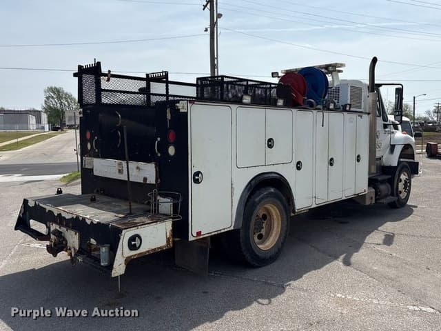 Image of International Workstar 7400 equipment image 4