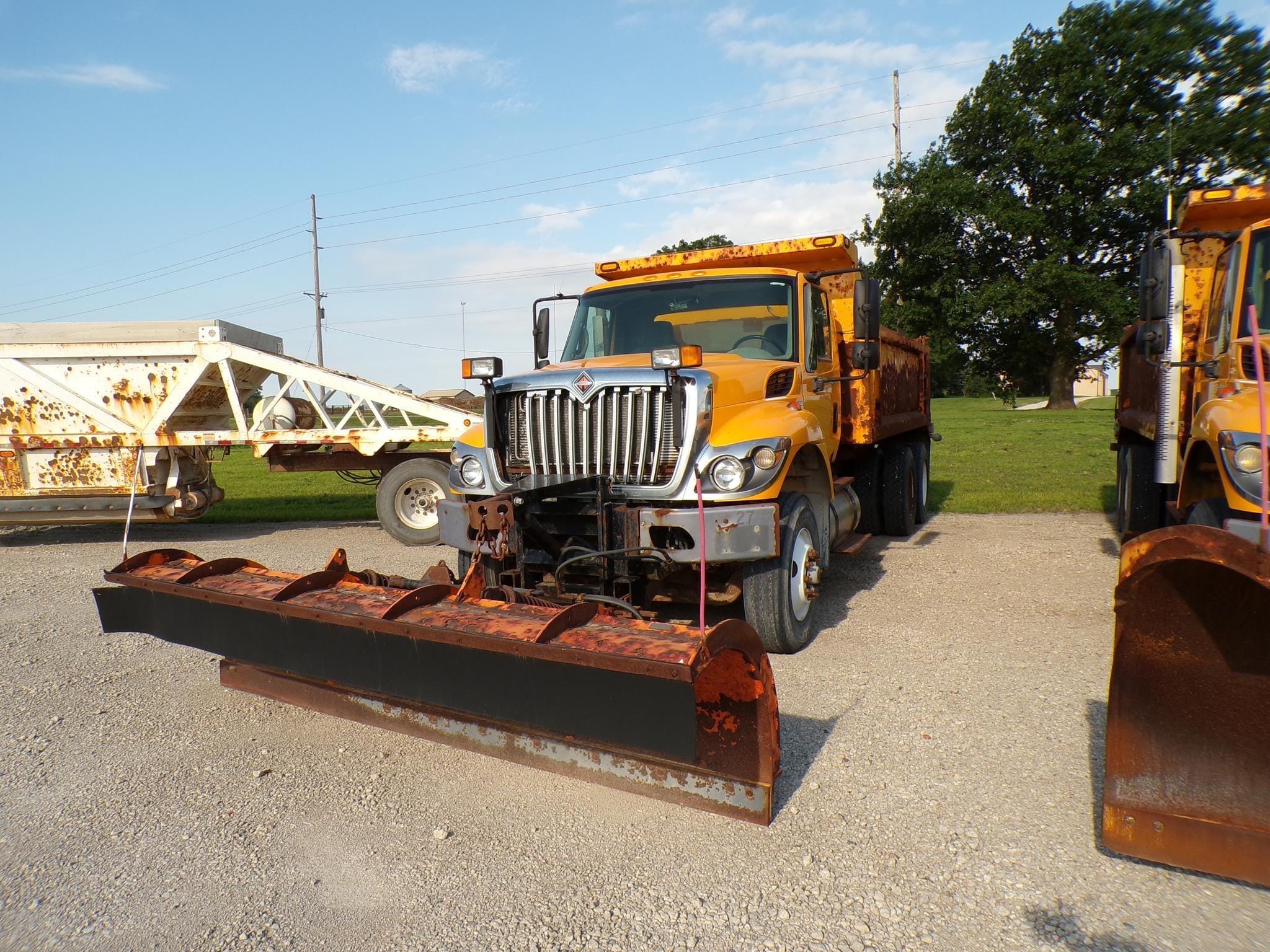 2011 International Workstar 7500 Equipment Image0