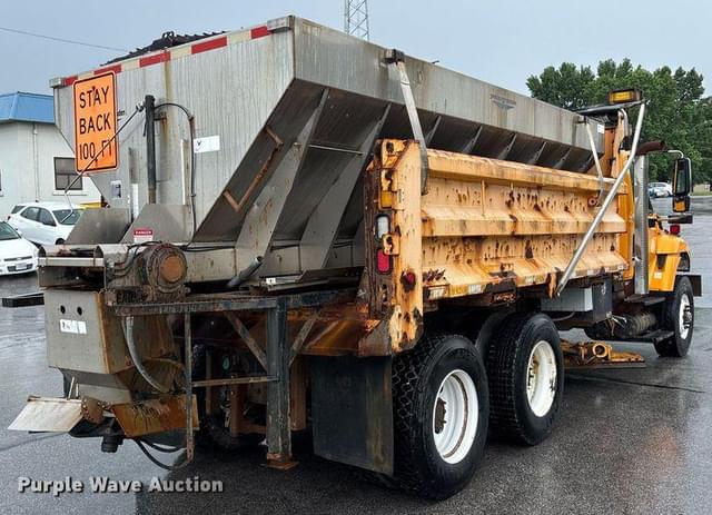 Image of International Workstar 7500 equipment image 4