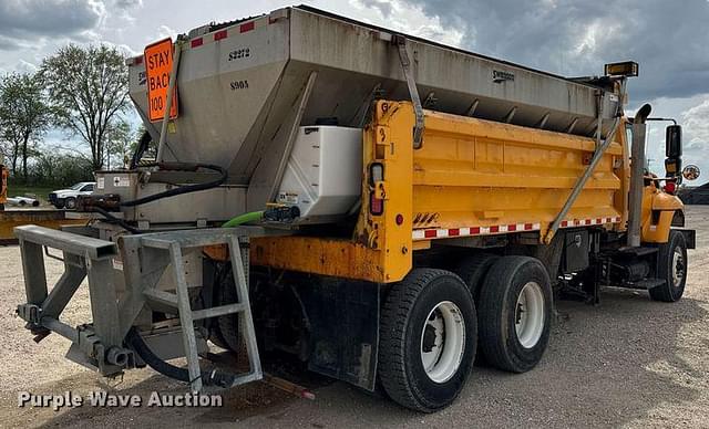 Image of International Workstar 7500 equipment image 4