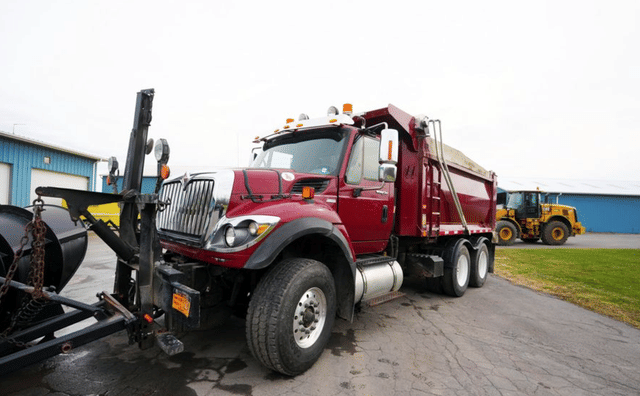 Image of International WorkStar 7600 equipment image 1