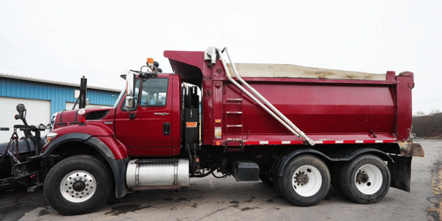 Image of International WorkStar 7600 equipment image 2