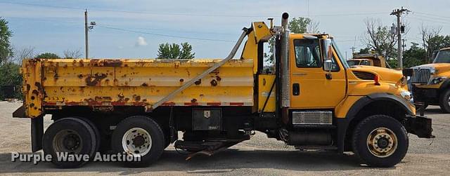 Image of International WorkStar 7600 equipment image 3