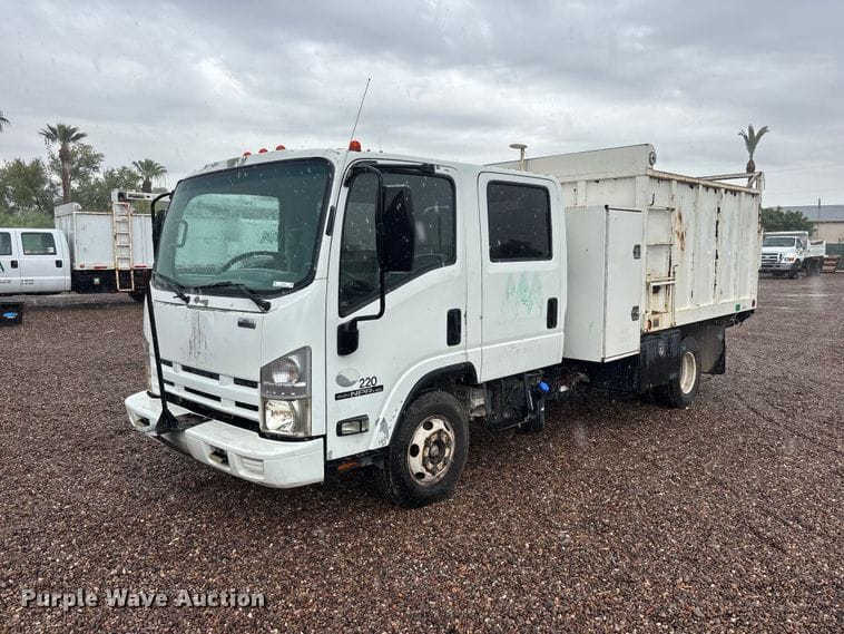 2011 Isuzu NRR Equipment Image0