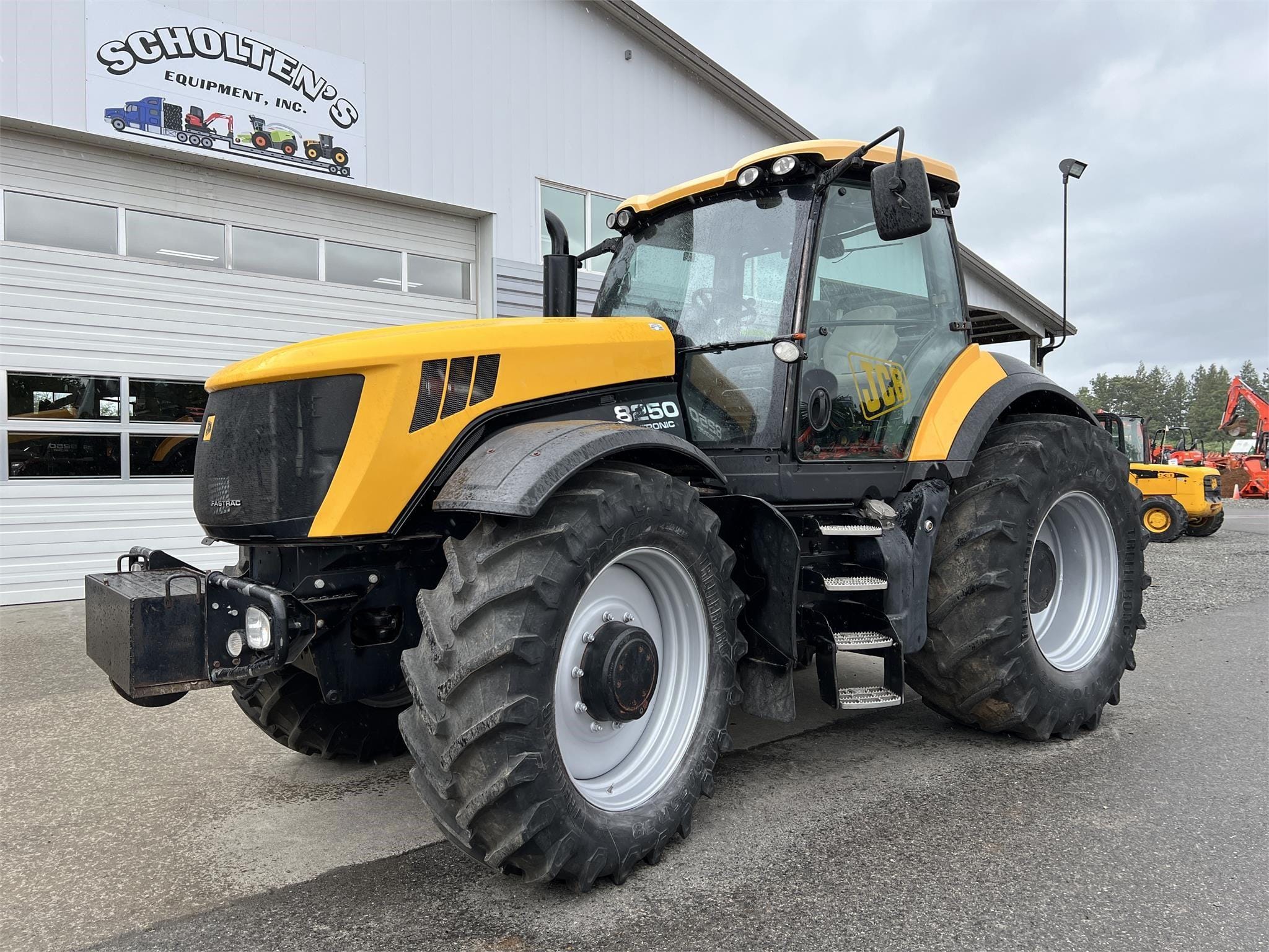 2011 JCB Fastrac 8250 Equipment Image0
