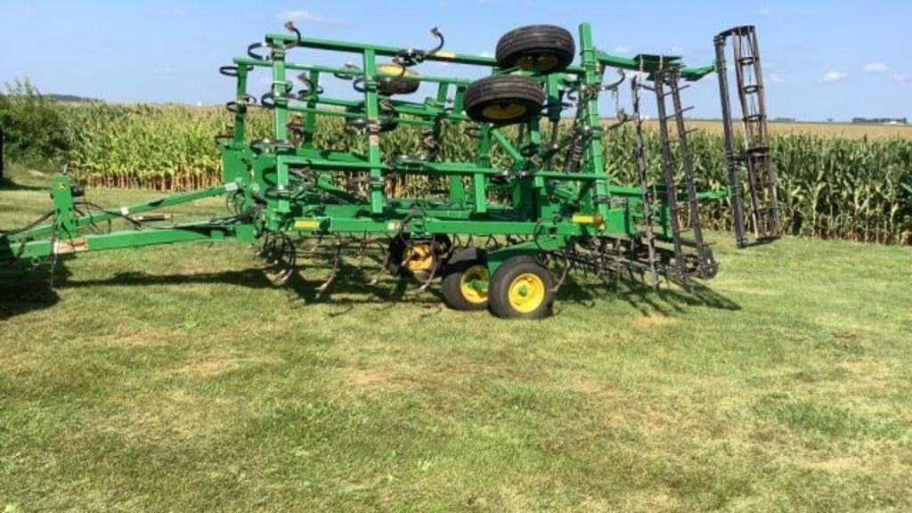 Image of John Deere 2210 Primary image