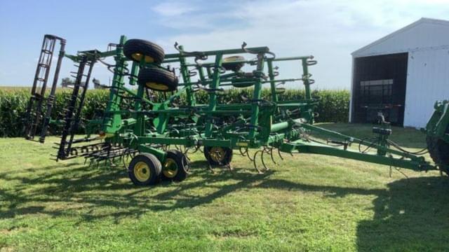 Image of John Deere 2210 equipment image 2
