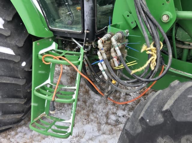 Image of John Deere 6130D equipment image 4