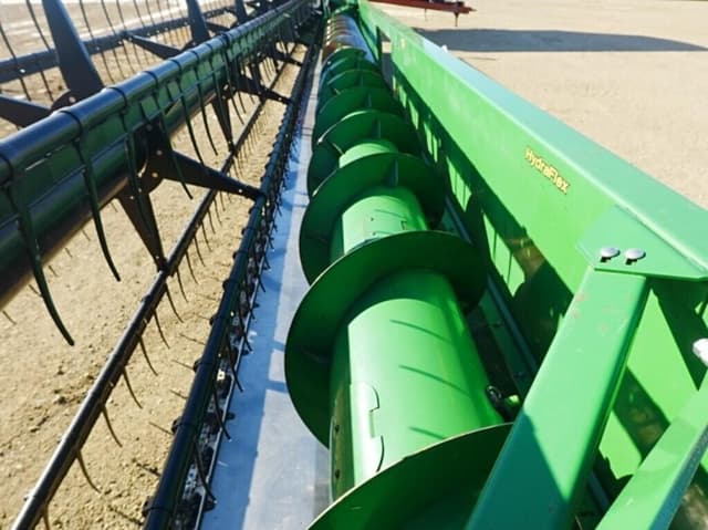 Image of John Deere 635F equipment image 4