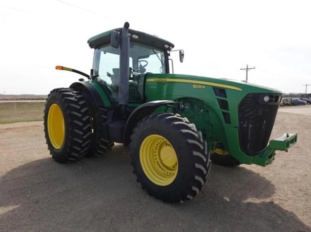 Image of John Deere 8225R equipment image 1