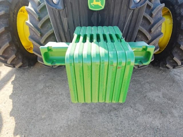 Image of John Deere 8235R equipment image 4