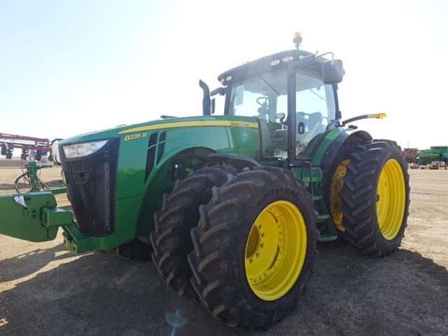 Image of John Deere 8235R equipment image 1