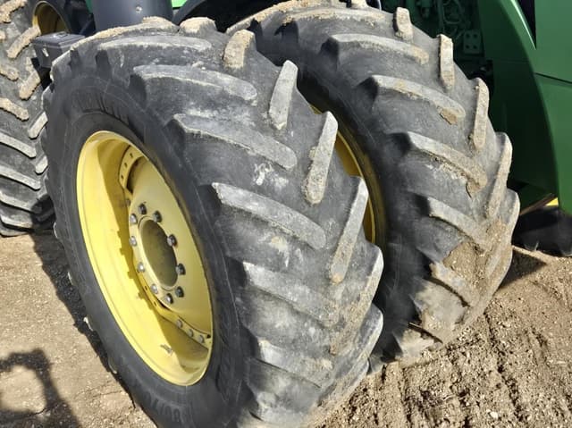 Image of John Deere 8285R equipment image 3