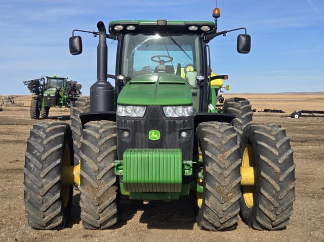 Image of John Deere 8285R equipment image 1