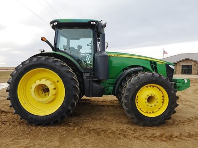 Image of John Deere 8335R equipment image 2