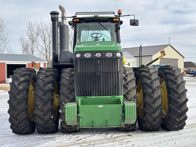 Image of John Deere 9330 equipment image 1