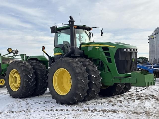 Image of John Deere 9330 equipment image 2