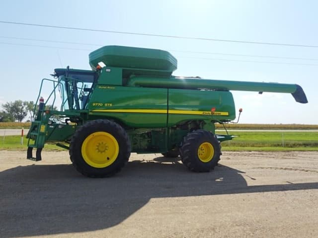 Image of John Deere 9770 STS equipment image 3