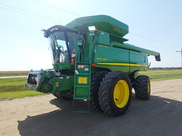Image of John Deere 9770 STS equipment image 2