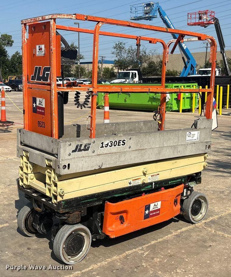 2011 JLG 1930ES Equipment Image0