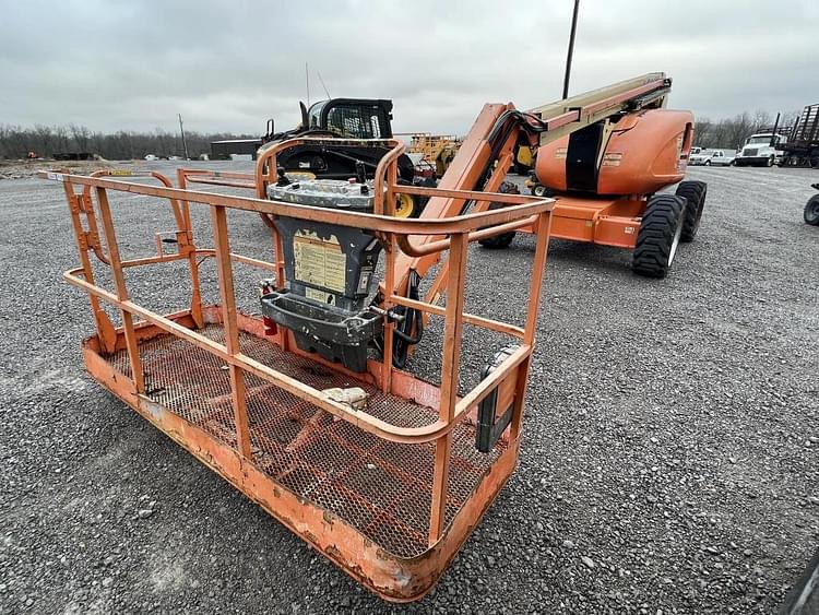 2011 JLG 600A Equipment Image0