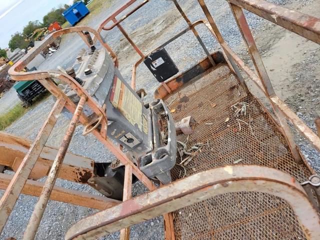 Image of JLG 600AJ equipment image 4