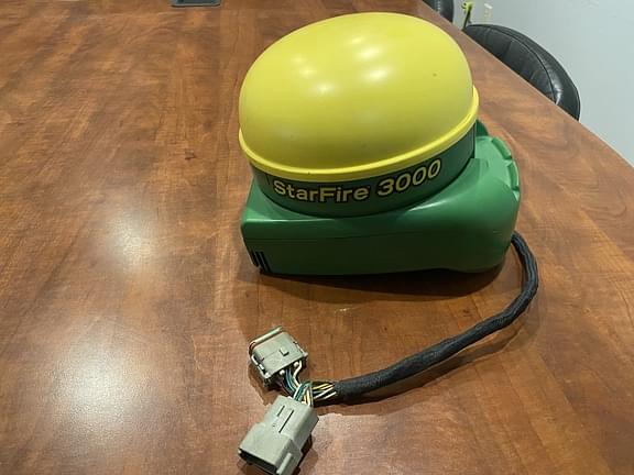 Image of John Deere StarFire 3000 equipment image 1