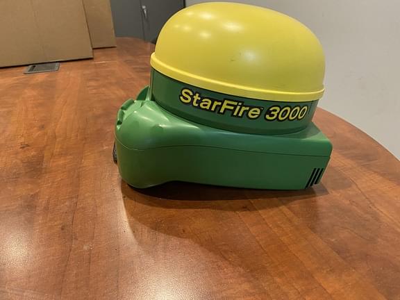 Image of John Deere StarFire 3000 equipment image 3