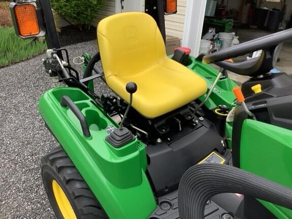 Image of John Deere 1023E equipment image 3