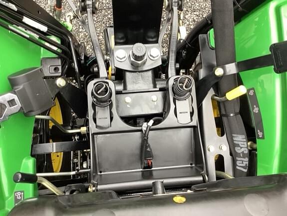 Image of John Deere 1023E equipment image 4