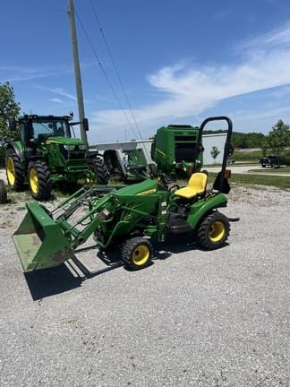 2011 John Deere 1023E Equipment Image0