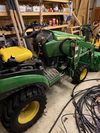 Image of John Deere 1026R equipment image 4
