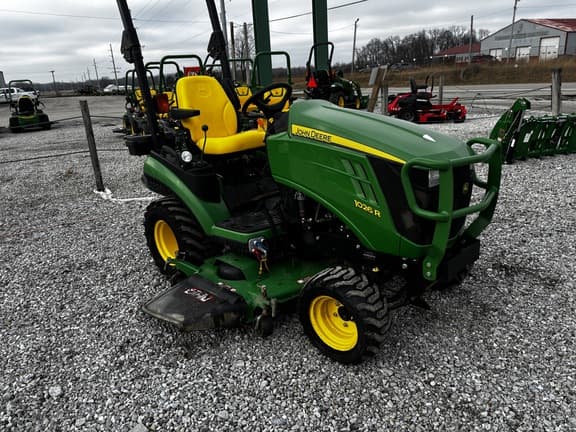 Image of John Deere 1026R equipment image 1
