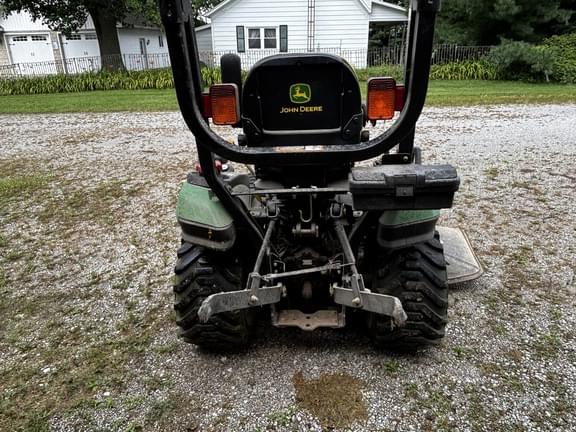 Image of John Deere 1026R equipment image 3
