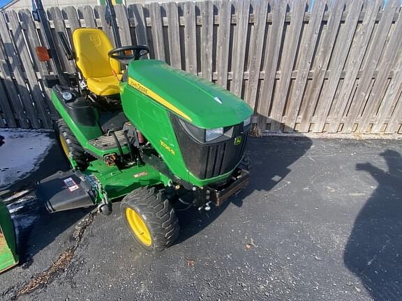 Image of John Deere 1026R equipment image 4