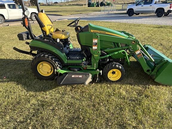 Image of John Deere 1026R equipment image 3