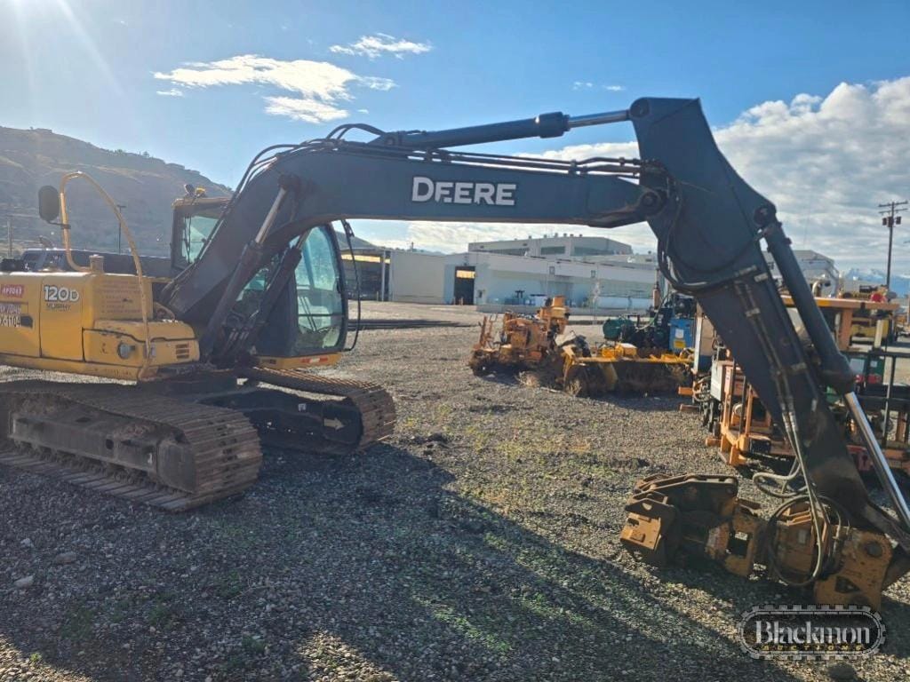 2011 John Deere 120D Equipment Image0