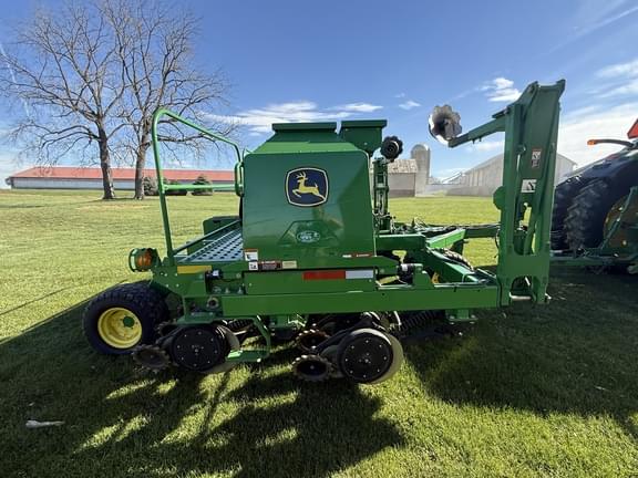 Image of John Deere 1590 equipment image 4