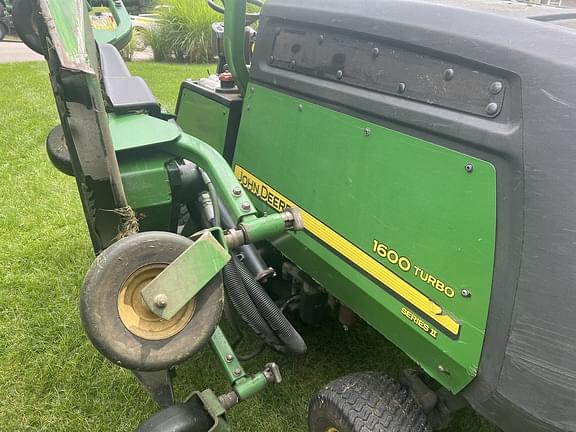 Image of John Deere 1600 Turbo II equipment image 4