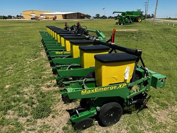2011 John Deere 1720 Equipment Image0