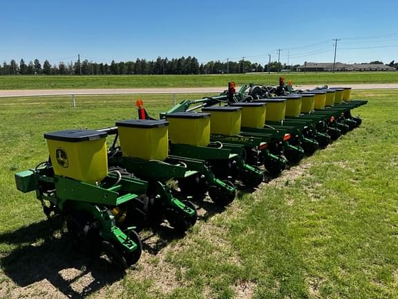 Image of John Deere 1720 equipment image 2