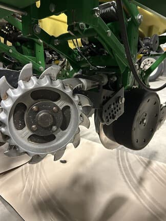 Image of John Deere 1720 equipment image 2